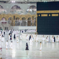 مسجد الحرام کے مطاف کا سنگ مرمرشدیدگرمی میں بھی ٹھنڈاکیوں رہتاہے؟