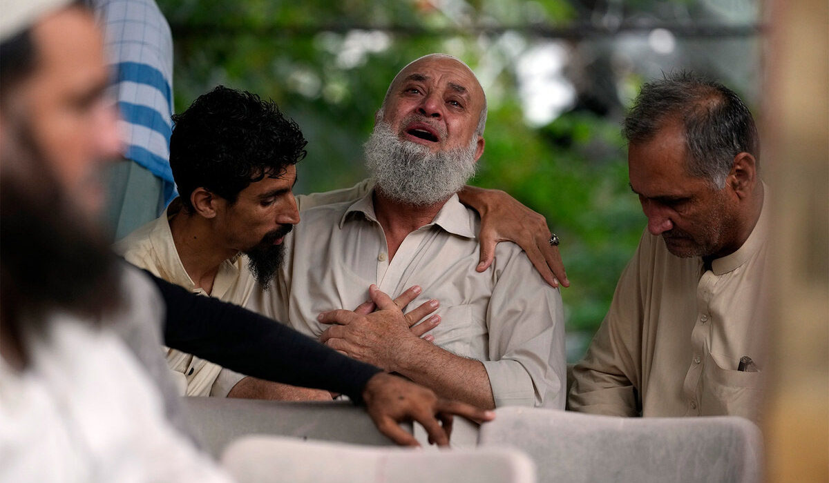 دل دہلا دینے والا منظر! سڑک پر موت کا رقص، 6 افراد جان سے گئے، ہر طرف چیخ و پکار