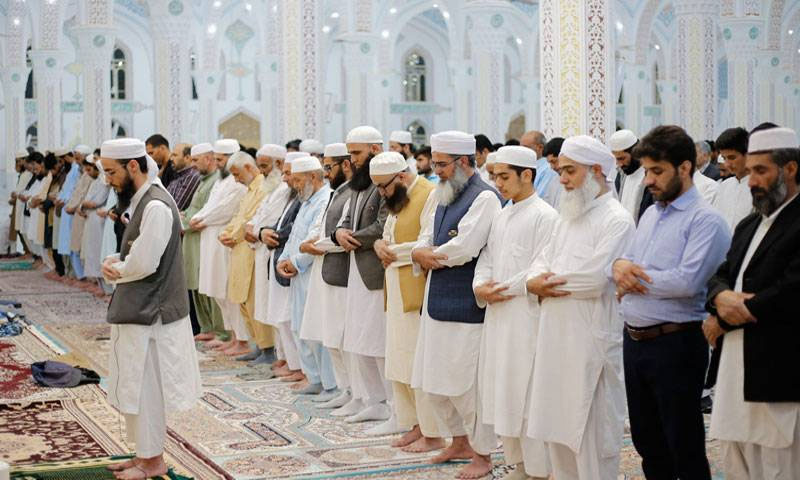 رمضان المبارک کے آغاز پرملک بھر میں نماز تراویح کے روح پرور اجتماعات رمضان المبارک کے آغاز پرملک بھر میں نماز تراویح کے روح پرور اجتماعات