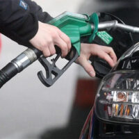 عوام پر نیا بوجھ! پیٹرولیم مصنوعات کی قیمتیں بڑھنے کو تیار، پیٹرول اور ڈیزل مہنگے ہونے والے ہیں