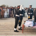 پاک بحریہ کے شہید محمد شاہزیب کو مکمل فوجی اعزاز کے ساتھ سپردِ خاک کر دیا گیا