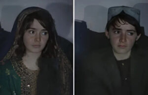 غربت نے مجبور کر دیا! خاندان کی کفالت کیلئے مردانہ لباس پہن کر کام کرنیوالی افغان لڑکی گرفتار