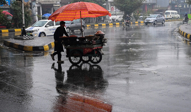 آسمان پر بادلوں کی چال! آئندہ 24 گھنٹوں میں موسم کیا نیا رنگ دکھائے گا؟ محکمہ موسمیات نے پیشگوئی کر دی