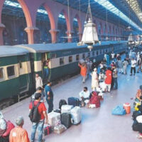 کیا مسافر سفر کی بناء پر روزہ چھوڑ سکتا ہے؟