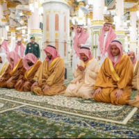 سعودی ولی عہد محمد بن سلمان کی رمضان المبارک کے پہلے جمعہ کی صبح مسجد نبوی آمد، نماز ادا کی