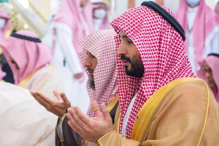 اسلام کی پہلی مسجد میں ولی عہد شہزادہ محمد بن سلمان کی حاضری، نوافل ادا کیے