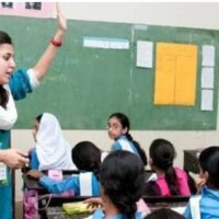 سرکاری سکولوں میں اساتذہ کیلئے ڈریس کوڈ،مر د اساتذہ کیلئے سادہ شلوار قمیض یا پینٹ شرٹ تجویز