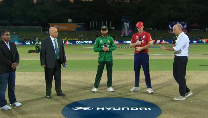 ٹی20 ورلڈکپ سپر ایٹ، پاکستان کا انگلینڈ کیخلاف ٹاس جیت کر بیٹنگ کا فیصلہ