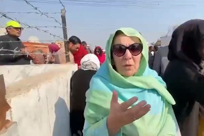 بانی پی ٹی آئی عمران خان کی بہن نورین نیازی زیر تعمیر سیوریج لائن میں گر کر زخمی