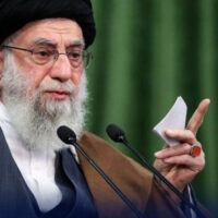 حالات بدستور کشیدہ! ممکنہ جنگ کی تیاریاں، ایرانی سپریم لیڈر نے اپنے جانشین مقرر کر دیے