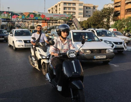ایران میں خواتین کو موٹر سائیکل چلانے کی باضابطہ اجازت