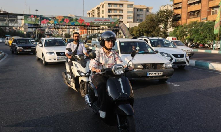 ایران میں خواتین کو موٹر سائیکل چلانے کی باضابطہ اجازت