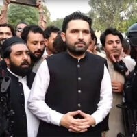 وزیراعلیٰ سہیل آفریدی کو گرفتار کرکے پیش کرنے کا حکم