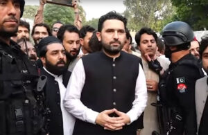 کوئی اور کام بھی ہے آپکو ؟ سہیل آفریدی ،سر ہم تو آپکی حفاظت کیلئے آئے ہیں ، اہلکار ،میری حفاظت اللہ کرتا ہے تم لوگوں کے ہاتھ میں ہوتو آج ہی مرجائوں 