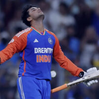 ٹی ٹوئنٹی ورلڈکپ: پاکستان کیخلاف بھارت نے 11 اوورز میں 2 وکٹوں کے نقصان پر 98 رنز بنالیے