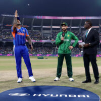 ٹی ٹوئنٹی ورلڈکپ: 6 اوورز میں بھارت نے پاکستان کیخلاف ایک وکٹ کے نقصان پر 52 رنز بنالیے