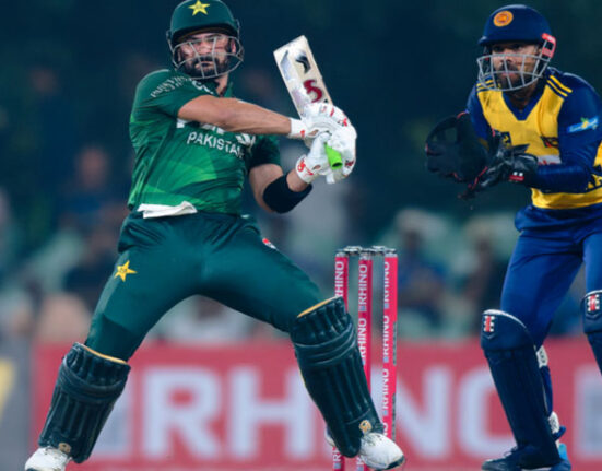 ٹی 20 ورلڈکپ: صاحبزادہ فرحان کی سنچری، پاکستان کا سری لنکا کو جیت کیلئے 213 رنز کا ہدف