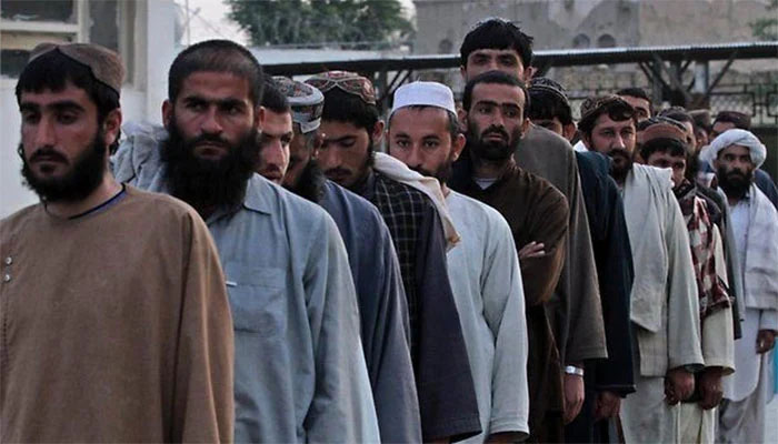 طورخم بارڈر بند ہونے پر غیر قانونی مقیم افغانیوں کیخلاف کریک ڈاؤن عارضی طور پر روک دیا گیا