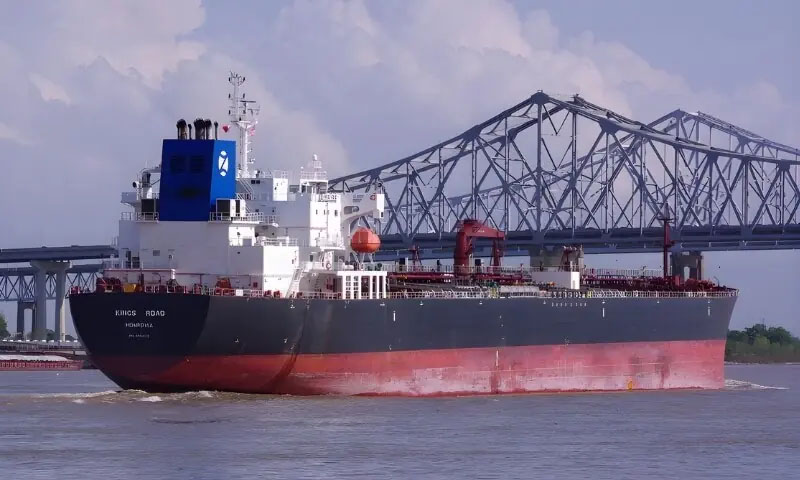 شہباز شریف چھا گئے! 55 ہزار میٹرک ٹن پیٹرول سے لدا جہاز آج کراچی پہنچے گا