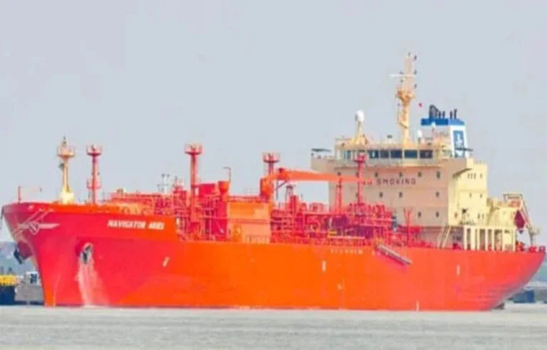 پیٹرول کے بعد ایل پی جی کی بڑی کھیپ بھی پہنچ گئی، پورٹ قاسم پر 4 جہاز لنگر انداز