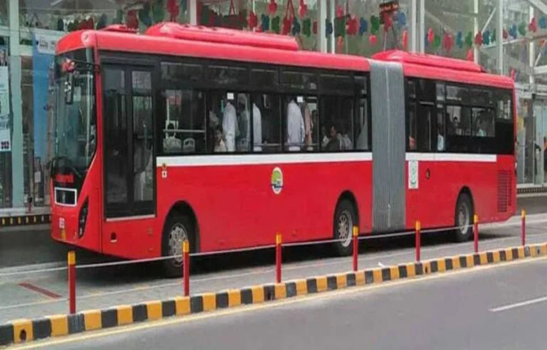 توانائی کی کمی، میٹرو بس کے اوقات محدود، میٹرو بس سروس رات کتنے بجے بند کی جائے گی؟جانئے