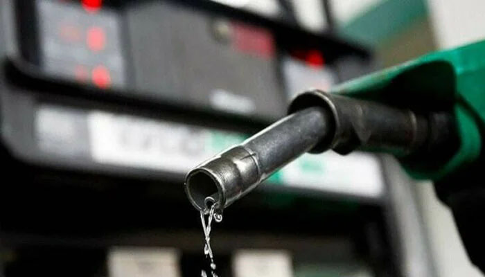 عالمی منڈی میں تیل کی قیمتیں آسمان کو چھو رہی ہیں،پاکستان میں پیٹرولیم مصنوعات مہنگی ہونے کا خدشہ
