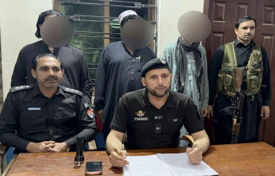 جعلی شناختی کارڈز کا بڑا سکینڈل بے نقاب! افغانوں کو پاکستانی خاندانوں میں شامل کرنیوالا گروہ گرفتار