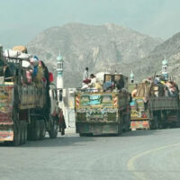 پشاور، نوشہرہ اور چارسدہ میں افغان مہاجرین کیخلاف کریک ڈاؤن کا آغاز، 2 ہزار سے زائد گرفتار