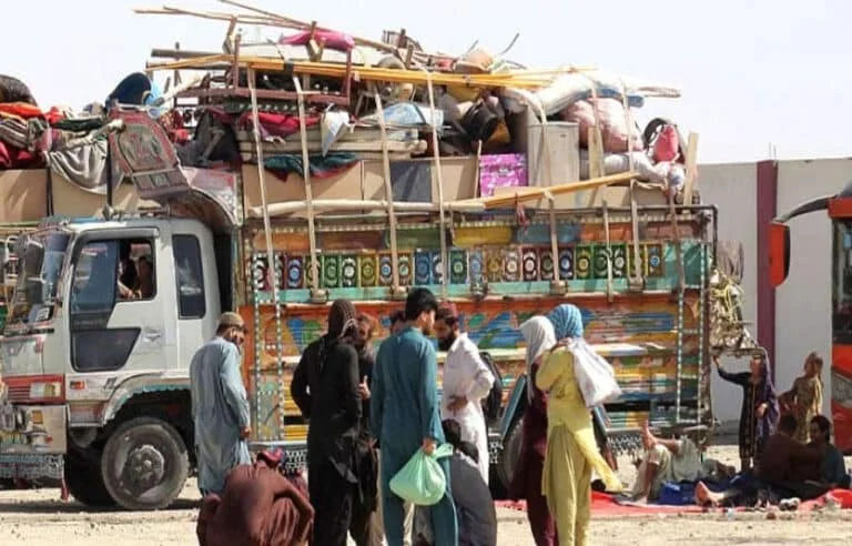 ہزاروں افراد ڈی پورٹ!غیرقانونی مقیم غیر ملکی باشندوں کے انخلا کا عمل مزید تیز