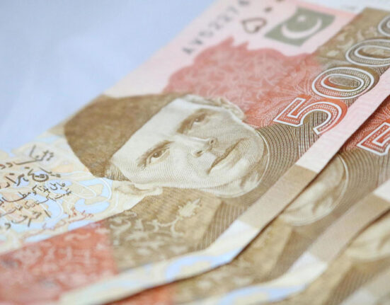 حکومت کا عید پر 5000 روپے کیش عیدی دینے کا اعلان