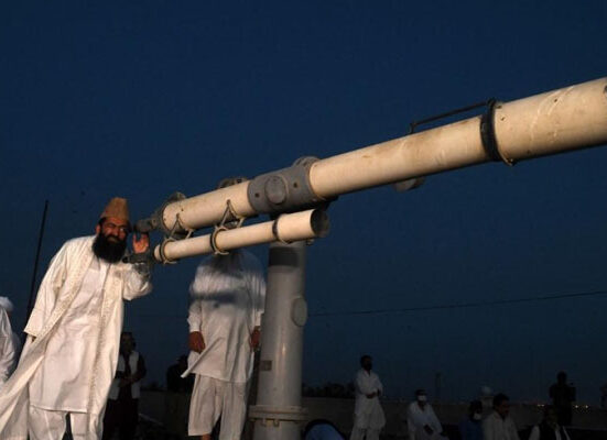 پاکستان میں عید کا چاند دیکھنے کیلئے مرکزی رویت ہلال کمیٹی کا اجلاس آج ہوگا