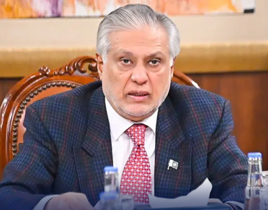 ایران یورینیم ملک سے باہر نہیں بھیجے گا بلکہ افزودگی کی سطح کم کرے گا، اسحاق ڈار