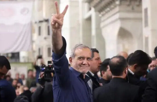 بڑے اسلامی ملک نے ایرانی سفیر کو ناپسندیدہ شخصیت قرار دیکر ملک سے نکلنے کا حکم دیدیا