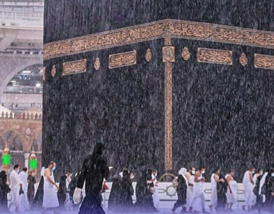 مکہ مکرمہ اور اس کے ملحقہ علاقوں میں موسلادھار بارش کے باعث موسم خوشگوار ہوگیا