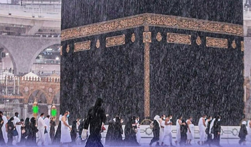 مکہ مکرمہ اور اس کے ملحقہ علاقوں میں موسلادھار بارش کے باعث موسم خوشگوار ہوگیا