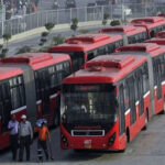 میٹرو بس کا سفر اب مہنگا! کرایے میں 10 روپے کا اضافہ، گرین کارڈ والے مستثنیٰ