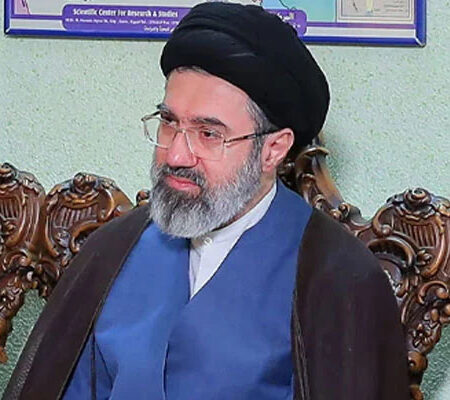 زخمی ہونے والے ایرانی رہبر اعلیٰ مجتبیٰ خامنہ ای سرجری کیلئے روس منتقل: برطانوی اخبار کا دعویٰ