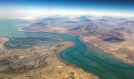 آبنائے ہرمز سے ایک بوند تیل نہیں جانے دیں گے: ایرانی پاسداران انقلاب کا اعلان