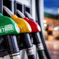 پیٹرولیم مصنوعات کی قیمتیں 15 دنوں کی بجائے ہفتہ وار طے کرنے کی تجویز