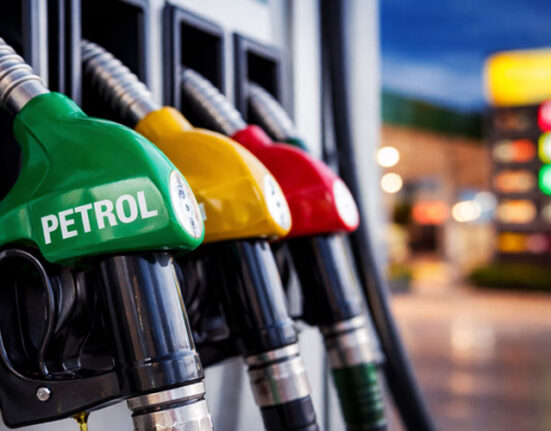 پیٹرولیم مصنوعات کی قیمتیں 15 دنوں کی بجائے ہفتہ وار طے کرنے کی تجویز