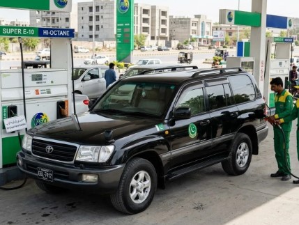 وزیراعظم کا بڑا فیصلہ؛ سرکاری گاڑیوں میں ہائی اوکٹین فیول کے استعمال پر پابندی عائد