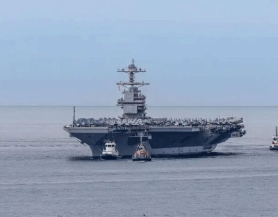 ایران کا امریکی بحری بیڑے ابراہم لنکن پر بیلسٹک میزائلوں سے حملہ