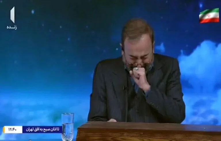 لائیو نشریات میں آنسو نہ تھم سکے، آیت اللہ علی خامنہ ای کی شہادت پر اینکر آبدیدہ