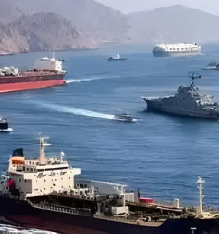 ایران نے دو پاکستانی بحری جہازوں کو آبنائے ہرمز سے گزرنے کی اجازت دیدی