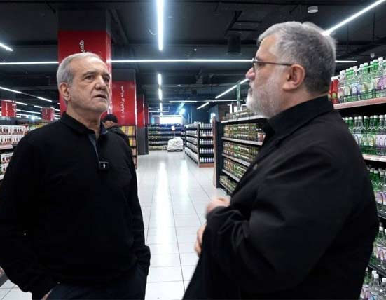 لیڈر ہو تو ایرانی صدر جیسا!ایرانی صدر عوام کے درمیان آ گئے،عوام کیساتھ وقت گزارا، آنکھوں کو نم کر دینے والے لمحات