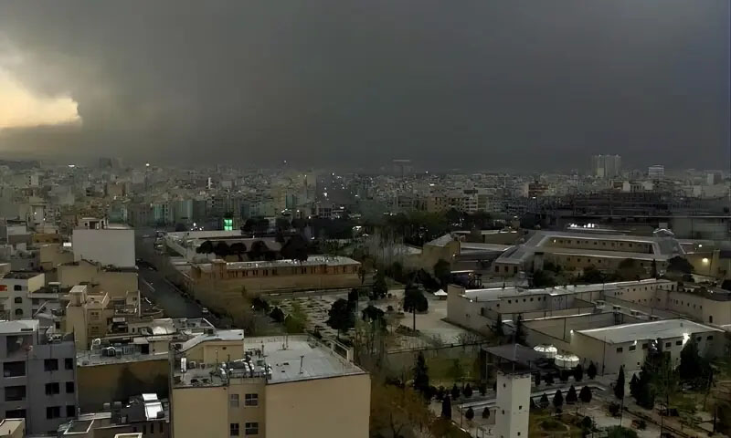 تہران میں تیل کی بارش، دھویں سے دن رات میں بدل گیا