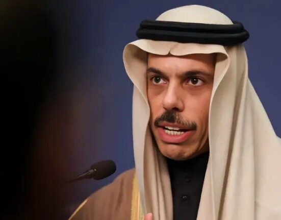 حملے جاری رہے تو امریکا کو فوجی اڈے استعمال کرنے کی اجازت دے سکتے ہیں، سعودی عرب کی ایران کو دھمکی