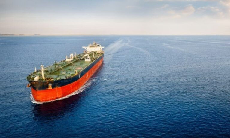 آبنائے ہرمز سے سعودی تیل بردار جہاز پاکستان کی طرف روانہ