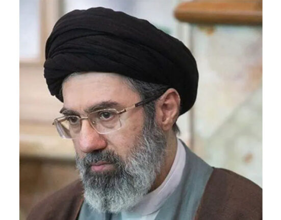 آیت اللہ خامنہ ای کے صاحبزادہ مجتبیٰ خامنہ ای زندہ ہیں، ایرانی میڈیا کا دعویٰ