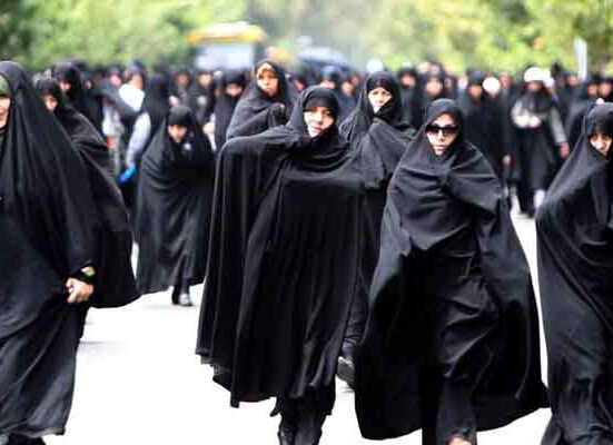 اللہ سب سے بڑا اور طاقتور ہے، امریکی جنگی طیاروں سے بھی! حملے کے وقت ایرانی خواتین کا دشمن کو جواب